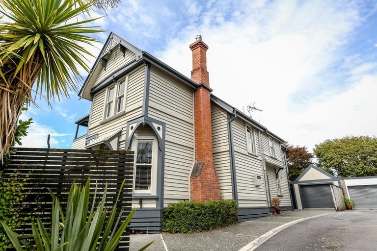 Photo of property in 17 Vivian Street, New Plymouth, 4310