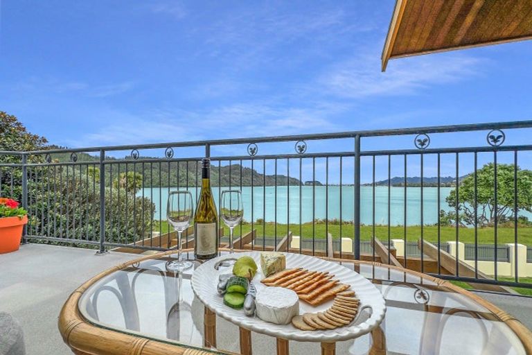 Photo of property in 22 Aileen Place, Whangamata, 3691