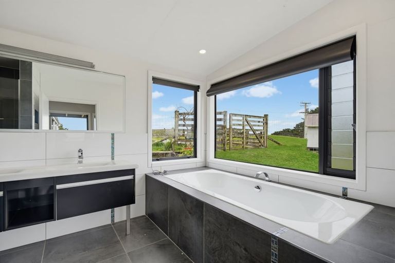 Photo of property in 265 Wilson Road, South Head, Helensville, 0874