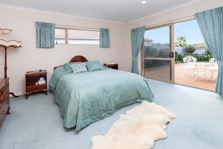 Photo of property in 10 Brosna Place, East Tamaki, Auckland, 2016