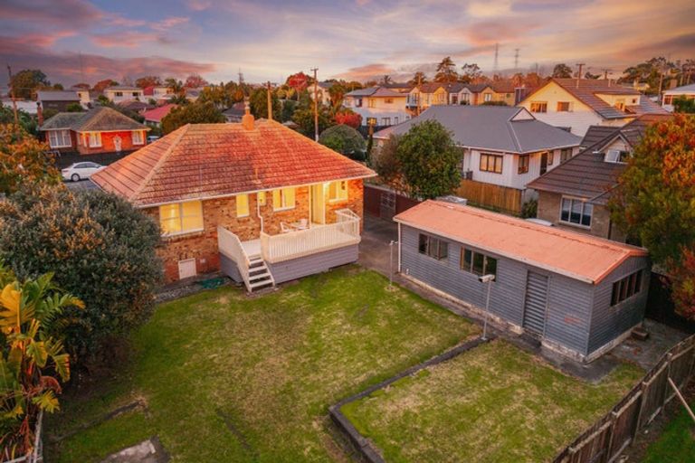 Photo of property in 106 Flanshaw Road, Te Atatu South, Auckland, 0610