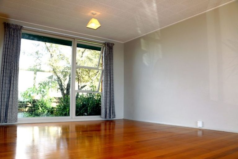 Photo of property in 2/11 Liston Street, Northcote, Auckland, 0627