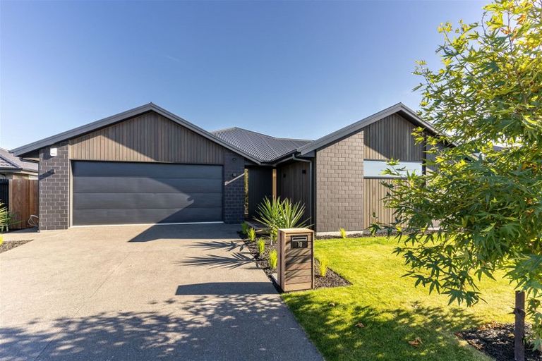 Photo of property in 10 Pierce Street, Marshland, Christchurch, 8083