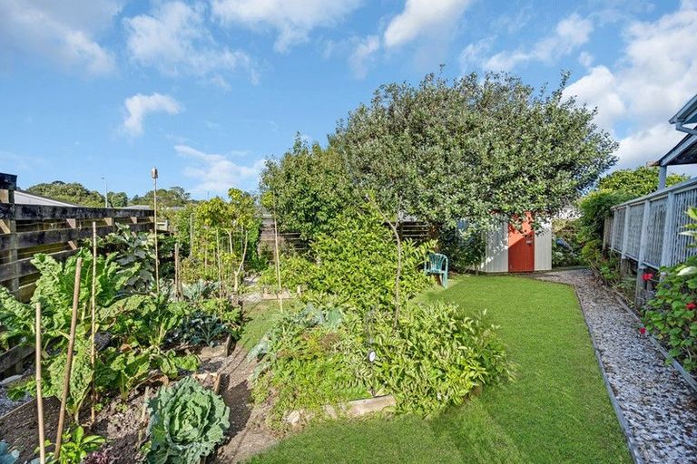 Photo of property in 3 Hamilton Drive, Waiuku, 2123