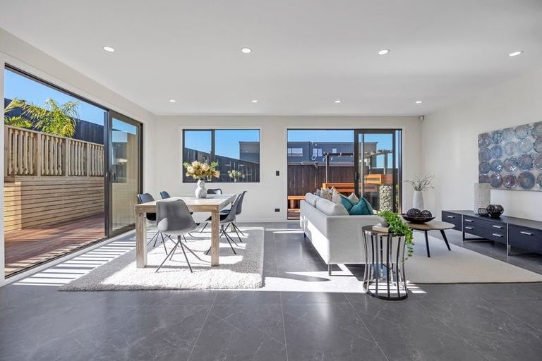 Photo of property in 8 Koheru Place, Long Bay, Auckland, 0630