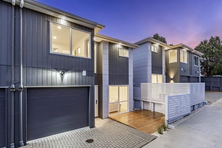 Photo of property in 76c Glenmore Road, Sunnyhills, Auckland, 2010