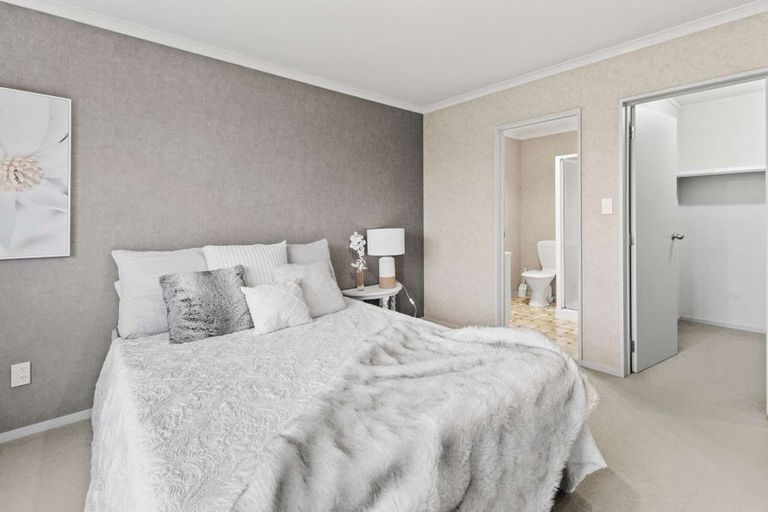 Photo of property in 5 Boston Parade, Kelvin Grove, Palmerston North, 4414