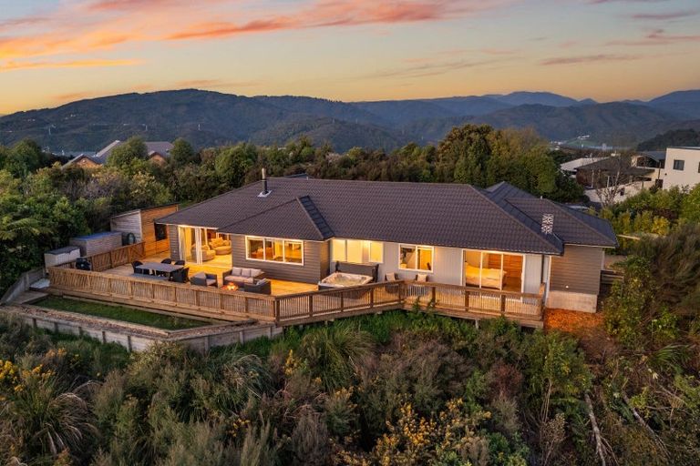 Photo of property in 66 Mount Marua Way, Timberlea, Upper Hutt, 5018