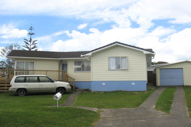 Photo of property in 2 Rako Place, Manurewa, Auckland, 2102
