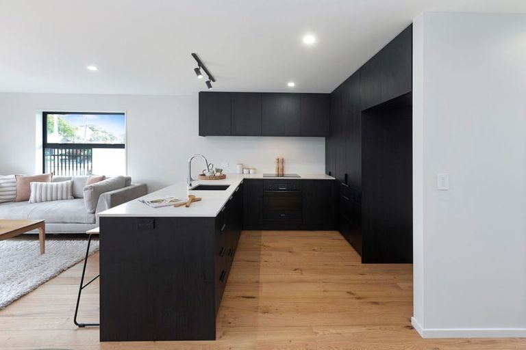 Photo of property in 2/117 Hills Road, Edgeware, Christchurch, 8013