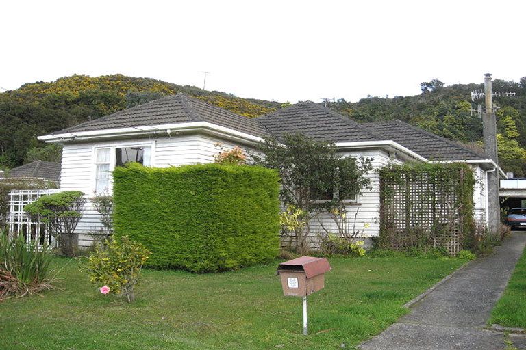 Photo of property in 203 Wellington Road, Wainuiomata, Lower Hutt, 5014