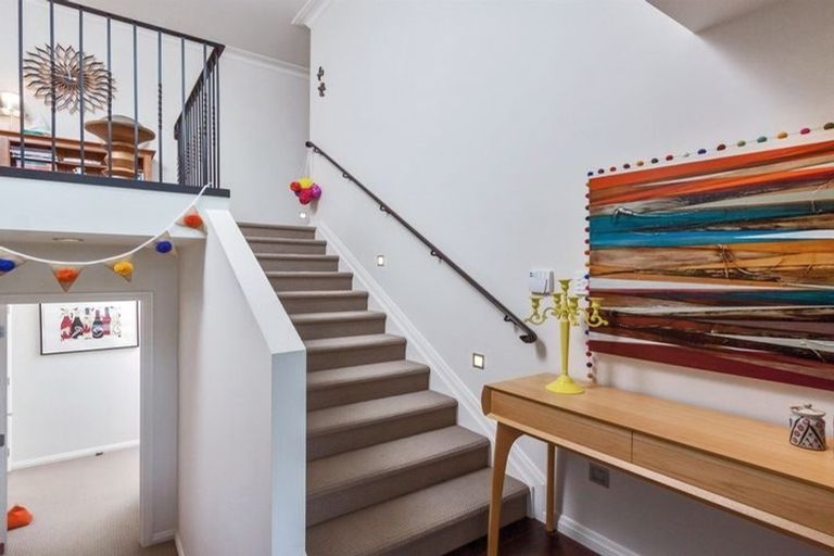 Photo of property in 8 Page Point, Mellons Bay, Auckland, 2014