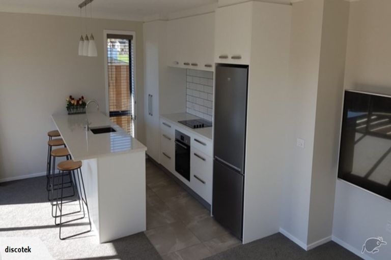 Photo of property in 5 Pohe Street, Waikanae, 5036