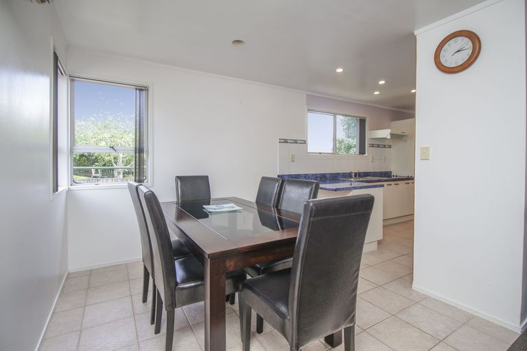 Photo of property in 34 Arlette Place, Massey, Auckland, 0614