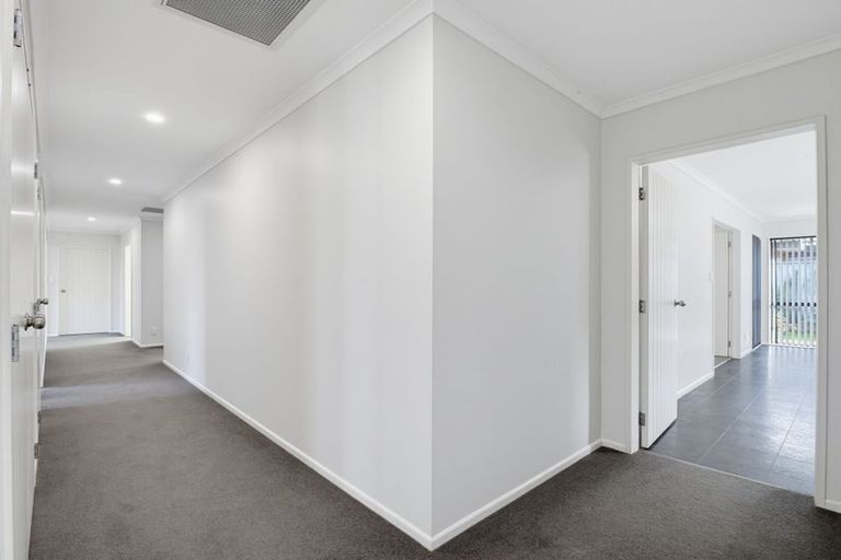 Photo of property in 72 Geneva Terrace, Kelvin Grove, Palmerston North, 4414