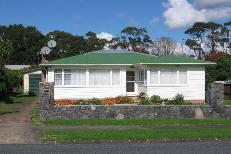 Photo of property in 23 Dale Crescent, Pakuranga, Auckland, 2010