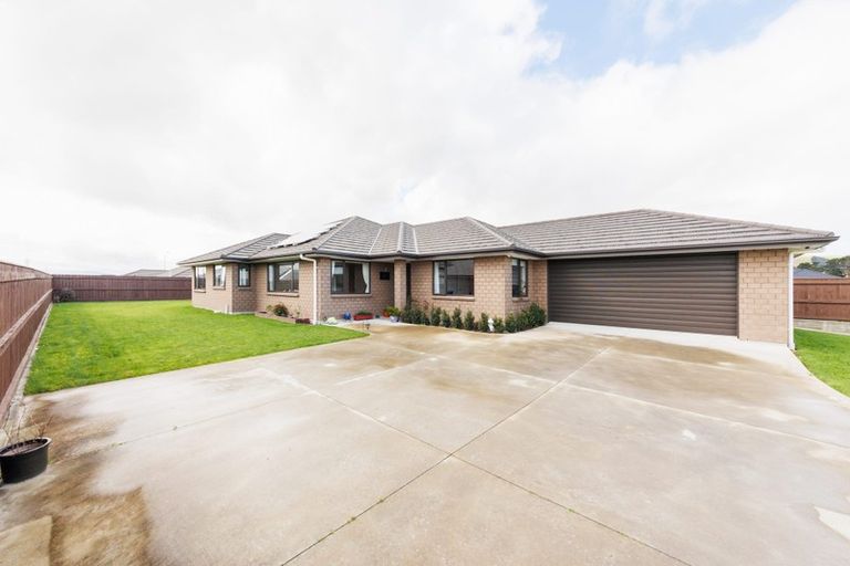 Photo of property in 7 Cyprus Place, Fitzherbert, Palmerston North, 4410