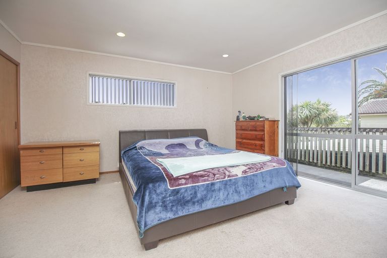 Photo of property in 34 Arlette Place, Massey, Auckland, 0614