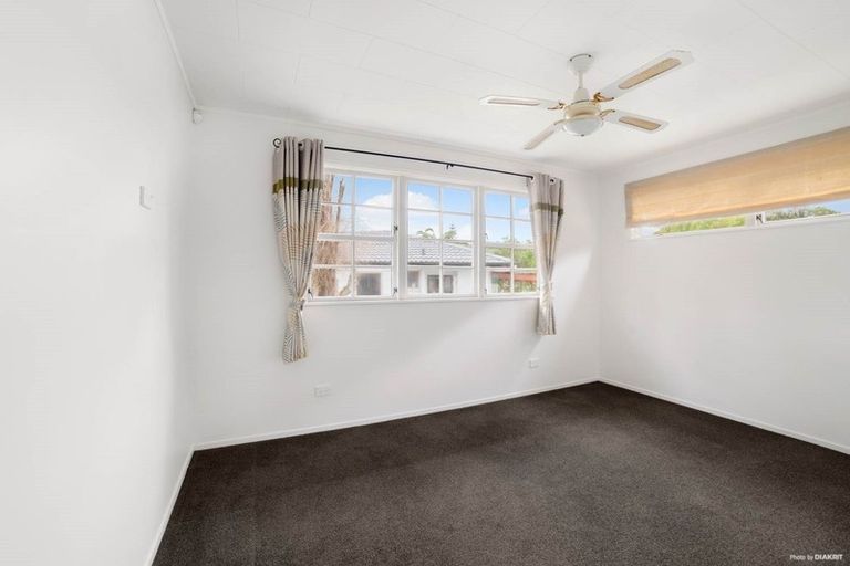 Photo of property in 32 Spinella Drive, Bayview, Auckland, 0629