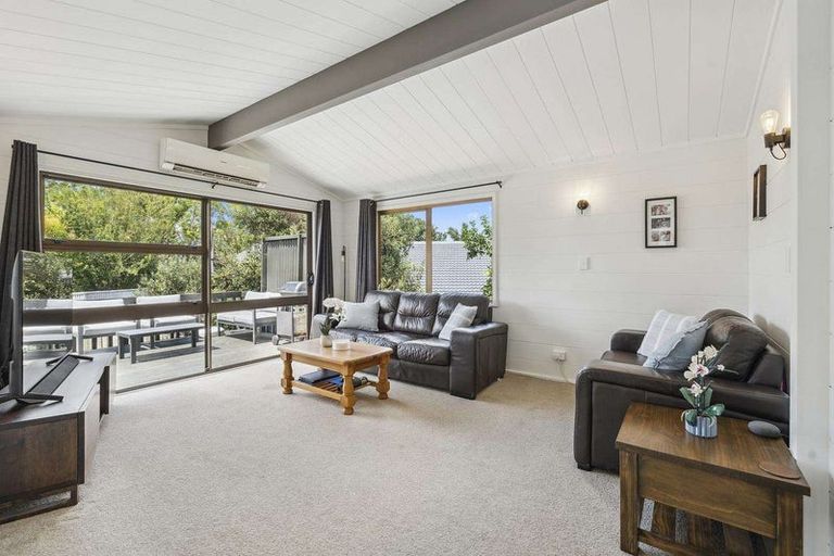 Photo of property in 27 Rotoiti Avenue, Pakuranga Heights, Auckland, 2010