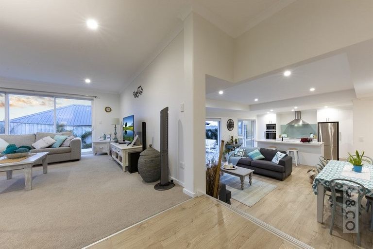 Photo of property in 5 Walnut Road, Riverhead, 0820