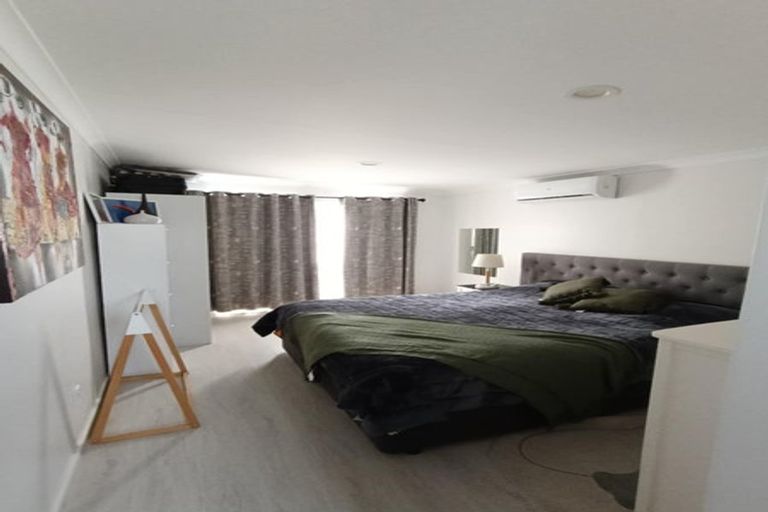 Photo of property in 14 Rena Place, West Harbour, Auckland, 0618