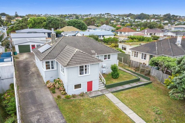 Photo of property in 37 Main Road, Titahi Bay, Porirua, 5022