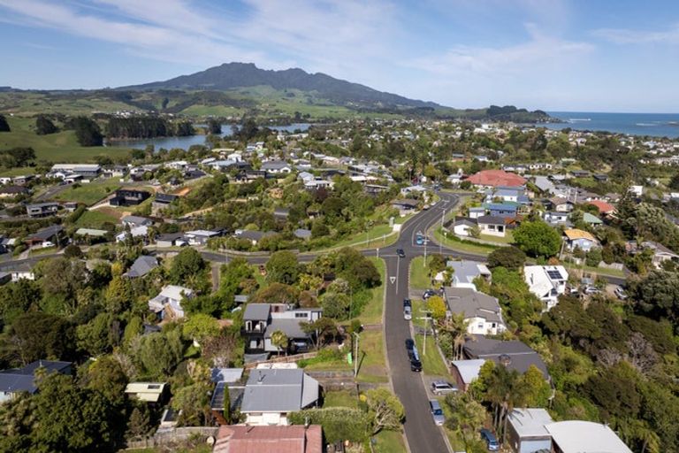 Photo of property in 1 Bay View Road, Raglan, 3225