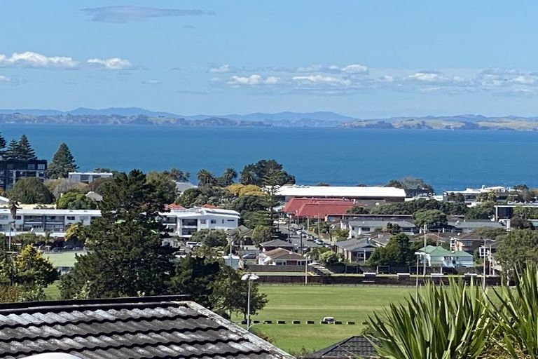 Photo of property in 10 Robin Lane, Browns Bay, Auckland, 0630