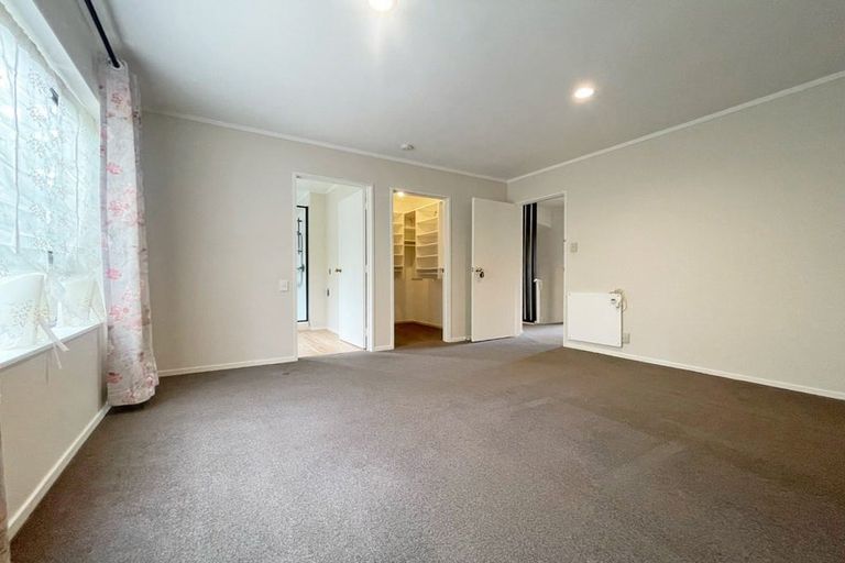 Photo of property in 25 Calman Place, Chatswood, Auckland, 0626