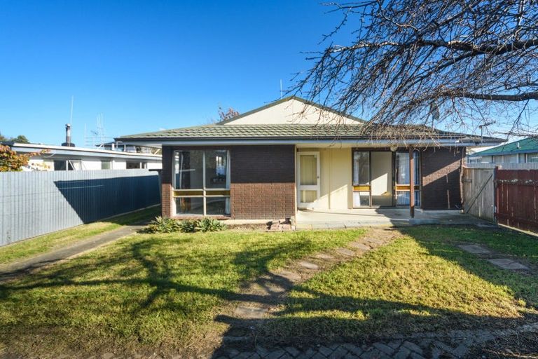 Photo of property in 19 Westmere Place, Takaro, Palmerston North, 4412