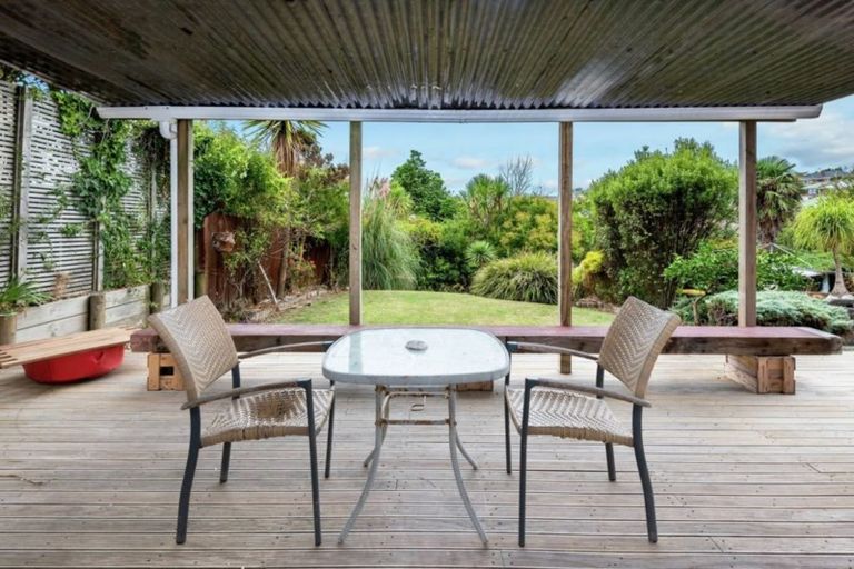 Photo of property in 21 Bert Wilson Place, Cockle Bay, Auckland, 2014