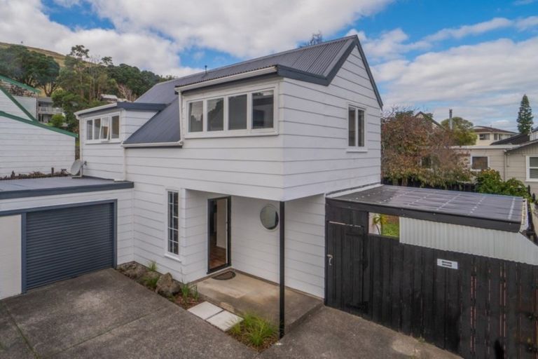 Photo of property in 2/19 Ridgemount Rise, Mangere Bridge, Auckland, 2022