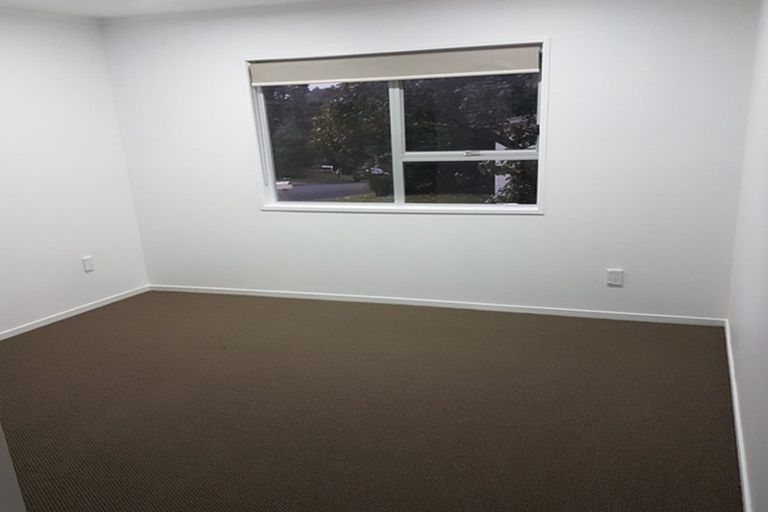 Photo of property in 42 Tamahere Drive, Glenfield, Auckland, 0629