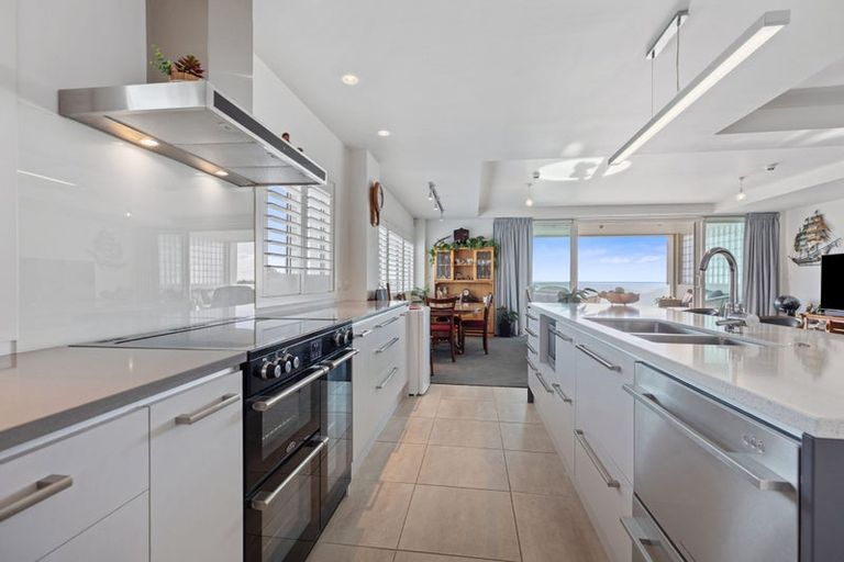 Photo of property in 1/154 Marine Parade, Mount Maunganui, 3116