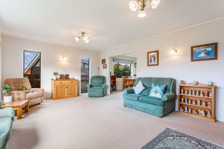 Photo of property in 15 Tatyana Place, Massey, Auckland, 0614