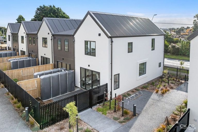 Photo of property in 130 Cambridge Terrace, Fairfield, Lower Hutt, 5011