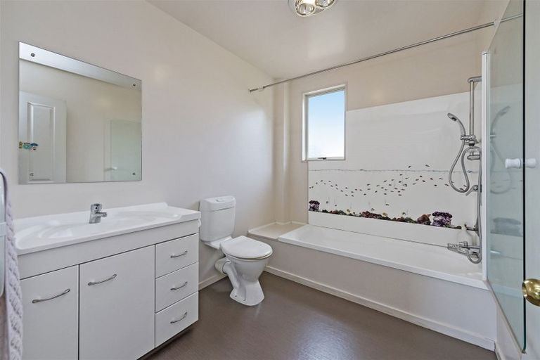 Photo of property in 6 Rosefield Lane, Northcote, Christchurch, 8052