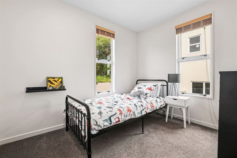 Photo of property in 1/5a Madeley Road, Mount Pleasant, Christchurch, 8081