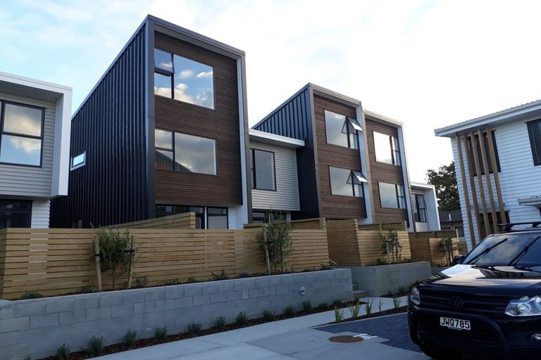 Photo of property in 19/15 Chivalry Road, Glenfield, Auckland, 0629