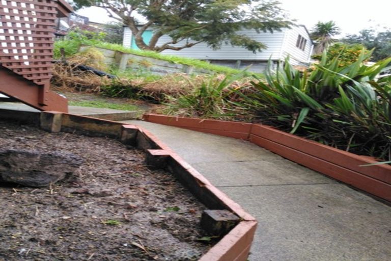 Photo of property in 1/12 Holiday Road, Stanmore Bay, Whangaparaoa, 0932