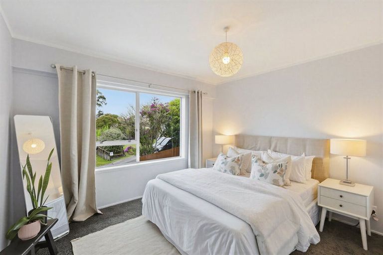 Photo of property in 2/12 Mahuta Grove, Northcote, Auckland, 0627