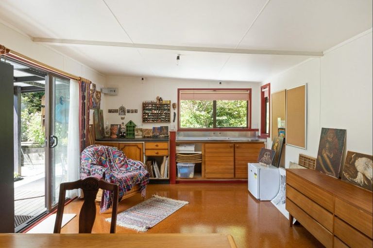 Photo of property in 26 Brick Bay Drive, Sandspit, Warkworth, 0982