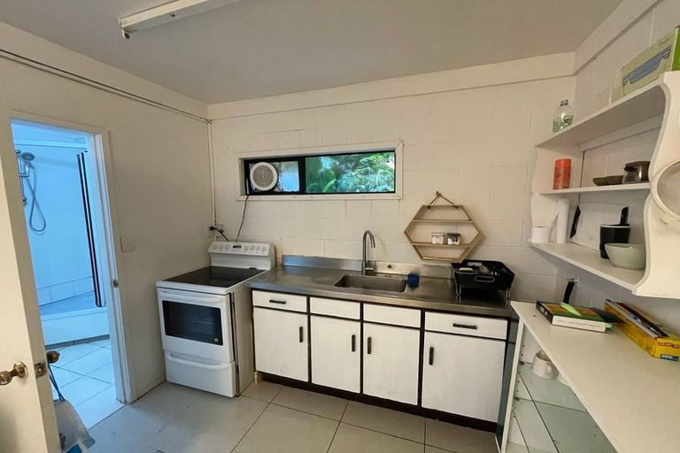Photo of property in 211 Chelsea View Drive, Chatswood, Auckland, 0626