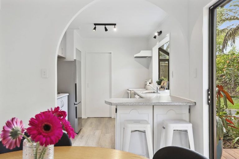 Photo of property in 62 Wirihana Road, Titirangi, Auckland, 0604