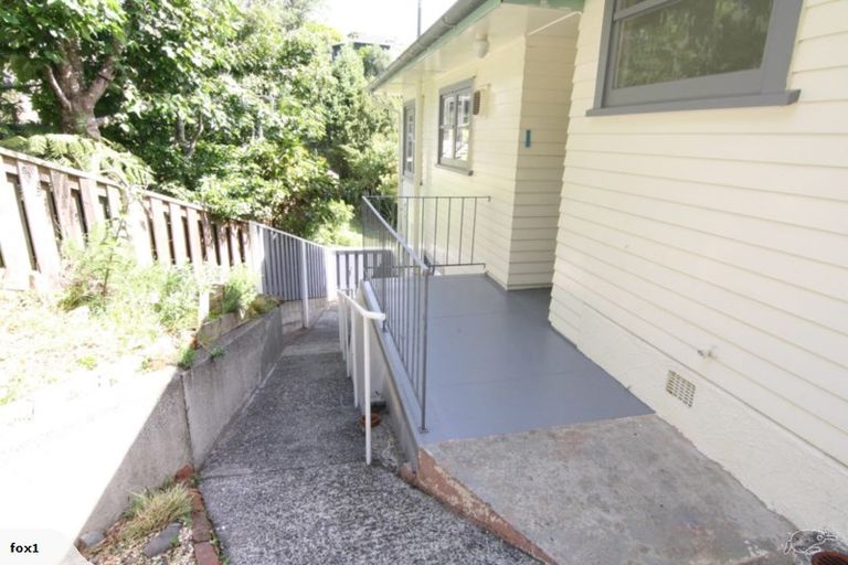 Photo of property in 10 Kamla Way, Khandallah, Wellington, 6035