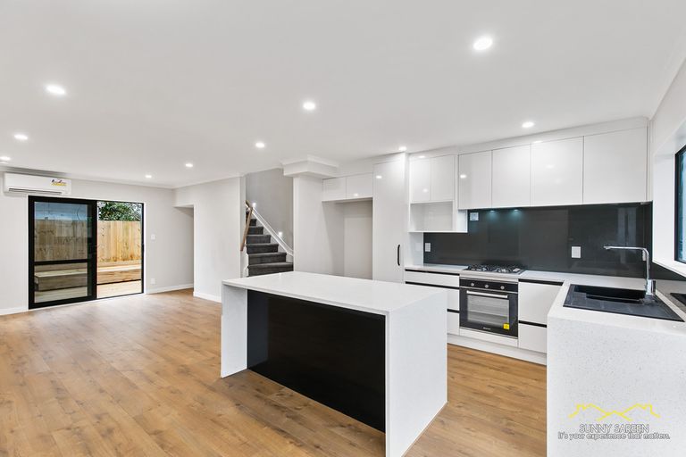 Photo of property in 111c Russell Road, Manurewa, Auckland, 2102