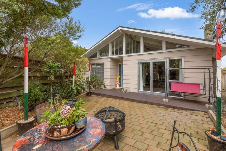Photo of property in 16 Antrim Place, Hokowhitu, Palmerston North, 4410