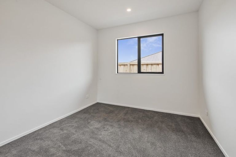 Photo of property in 16 Herridge Street, Woodend, 7691