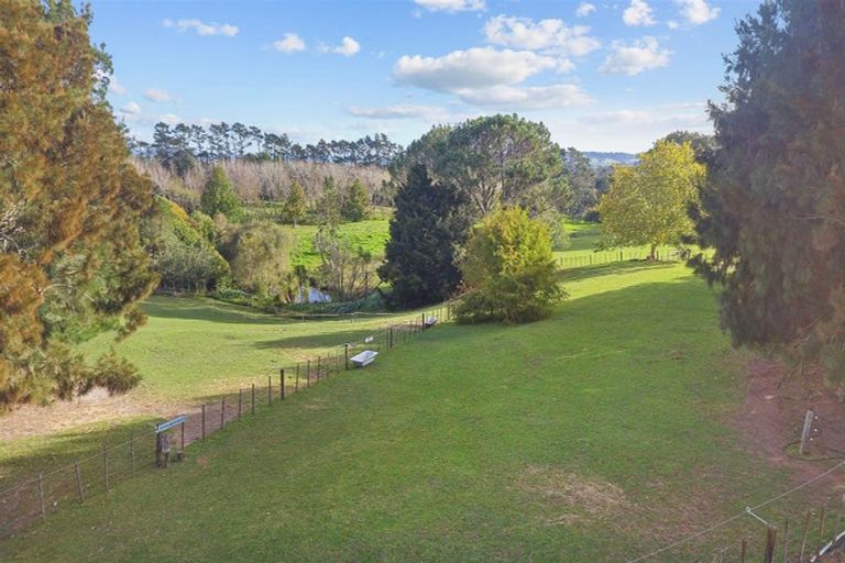 Photo of property in 370 Taupaki Road, Taupaki, Henderson, 0782